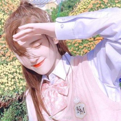 小红书登顶苹果应用商店美国下载榜，会开发海外版吗？国外为何没类似产品？