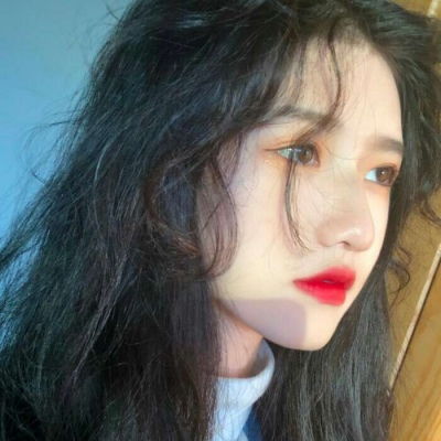 女性视角书写，从无数个“她”辨认出自己